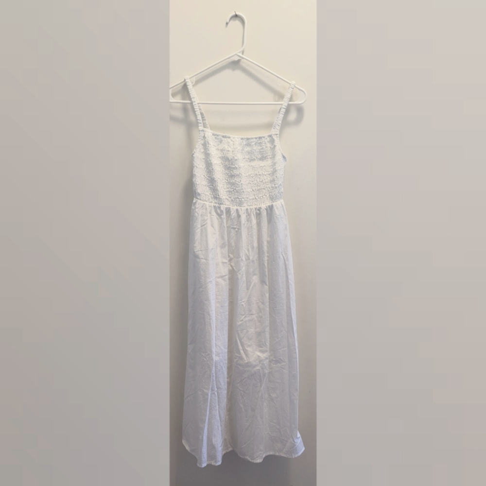 5/$25 🐣 Old Navy White Starappy Smocked Sun Dress